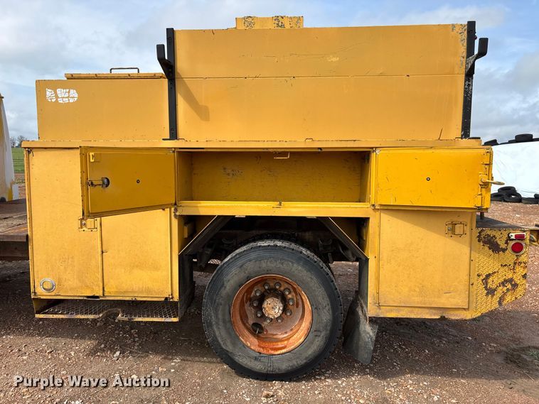 image for item FG0130 1994 International 4900 utility / service truck