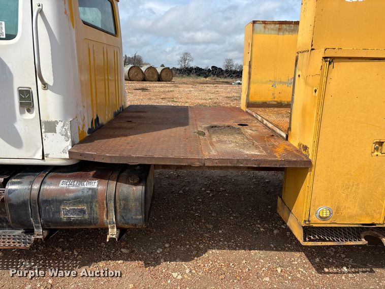 image for item FG0130 1994 International 4900 utility / service truck