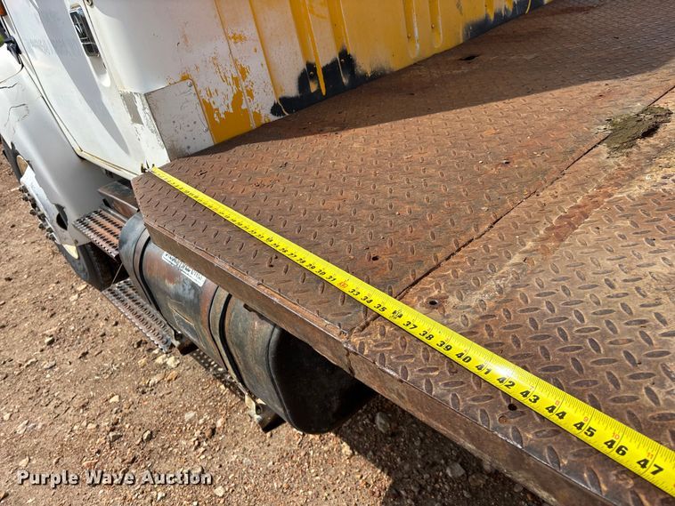 image for item FG0130 1994 International 4900 utility / service truck