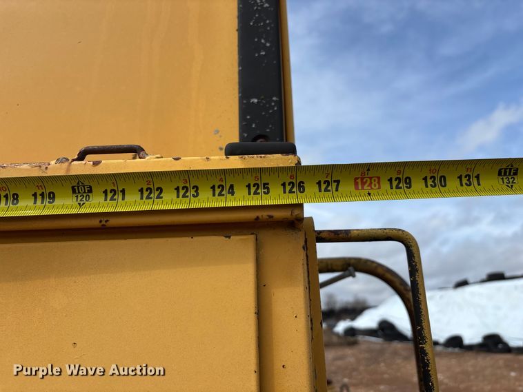 image for item FG0130 1994 International 4900 utility / service truck