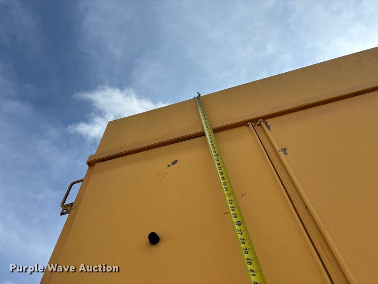 image for item FG0130 1994 International 4900 utility / service truck