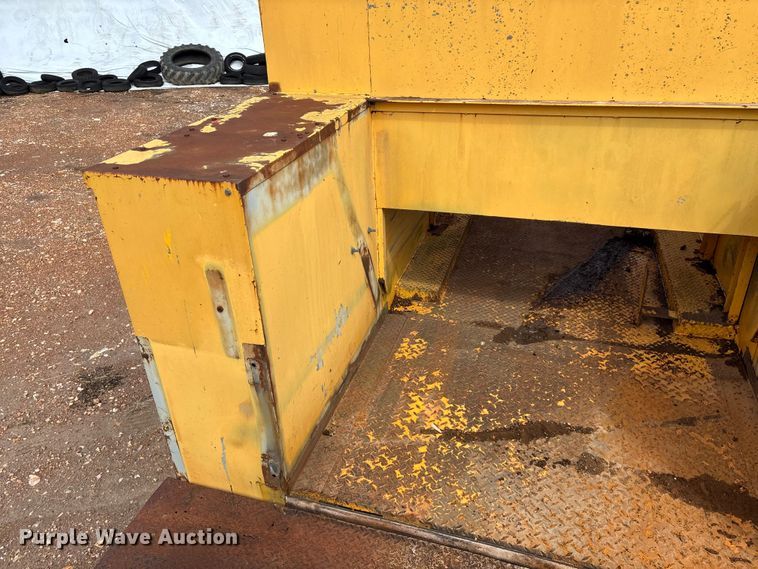 image for item FG0130 1994 International 4900 utility / service truck