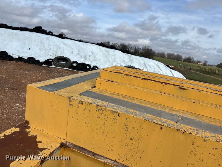 image for item FG0130 1994 International 4900 utility / service truck