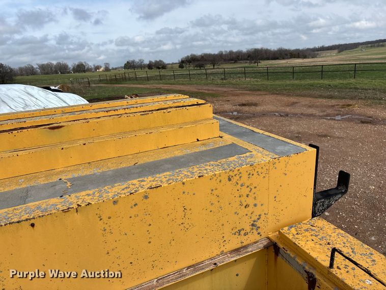 image for item FG0130 1994 International 4900 utility / service truck