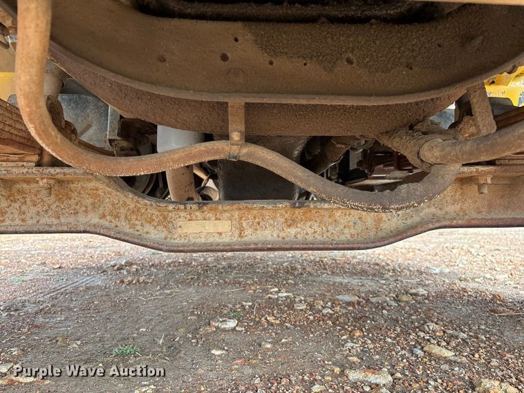 image for item FG0130 1994 International 4900 utility / service truck