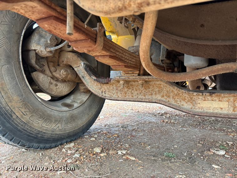 image for item FG0130 1994 International 4900 utility / service truck