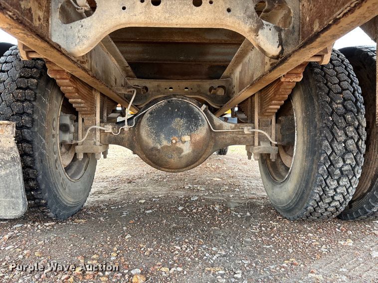 image for item FG0130 1994 International 4900 utility / service truck