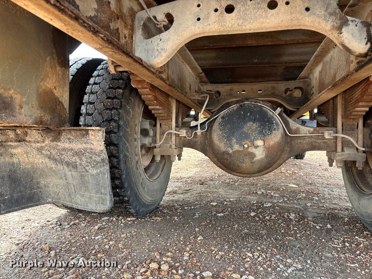 image for item FG0130 1994 International 4900 utility / service truck