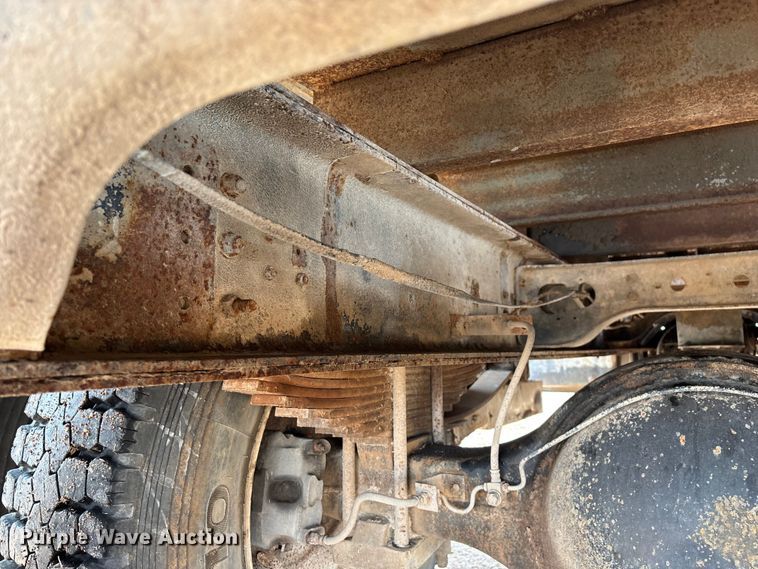 image for item FG0130 1994 International 4900 utility / service truck