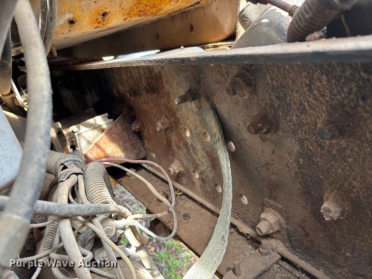 image for item FG0130 1994 International 4900 utility / service truck