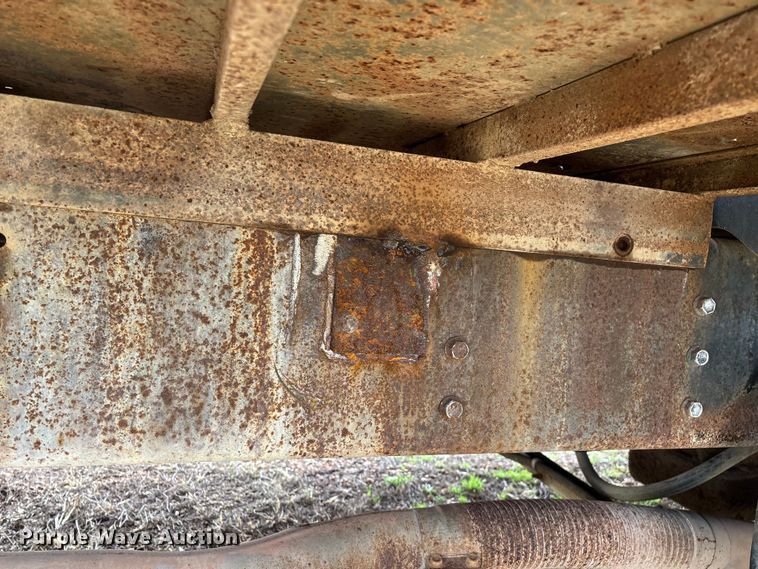 image for item FG0130 1994 International 4900 utility / service truck