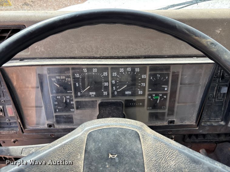 image for item FG0130 1994 International 4900 utility / service truck