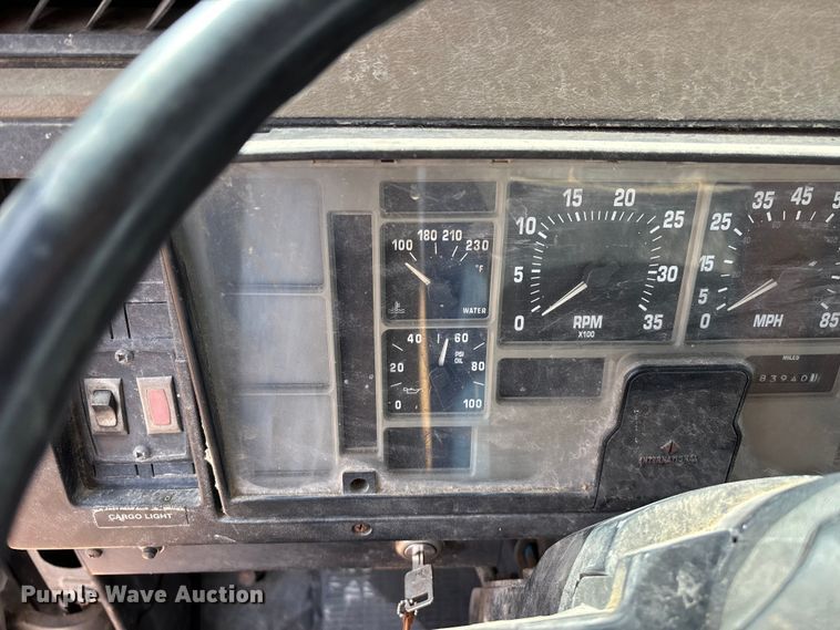 image for item FG0130 1994 International 4900 utility / service truck