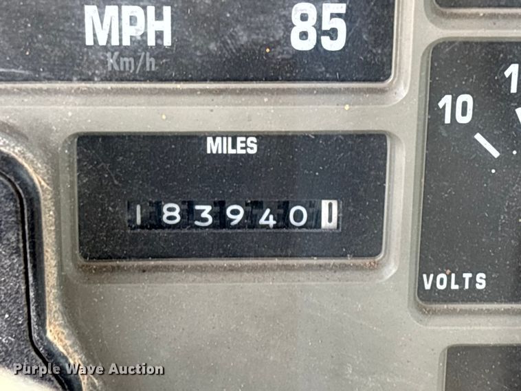 image for item FG0130 1994 International 4900 utility / service truck