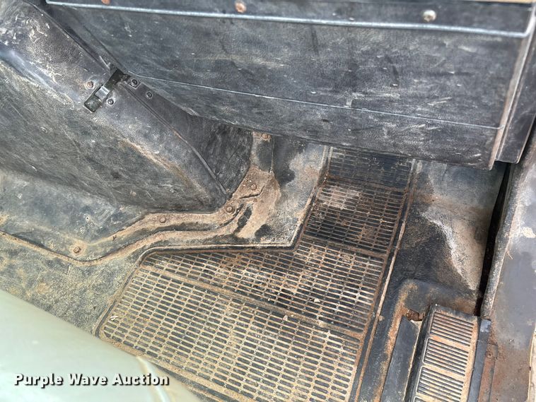 image for item FG0130 1994 International 4900 utility / service truck