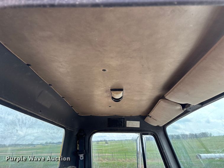 image for item FG0130 1994 International 4900 utility / service truck