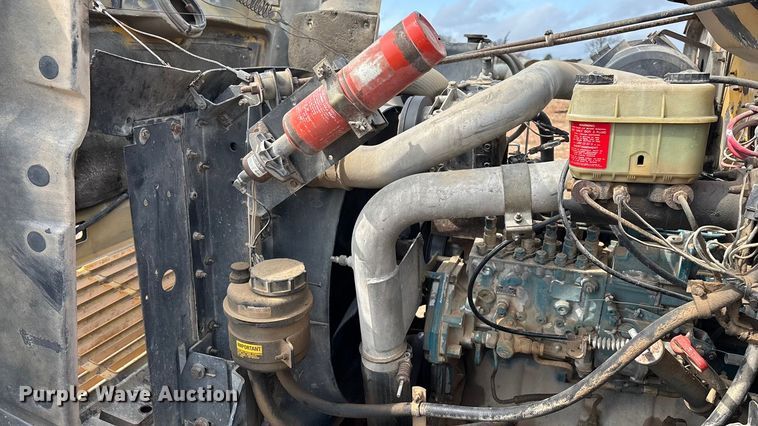 image for item FG0130 1994 International 4900 utility / service truck