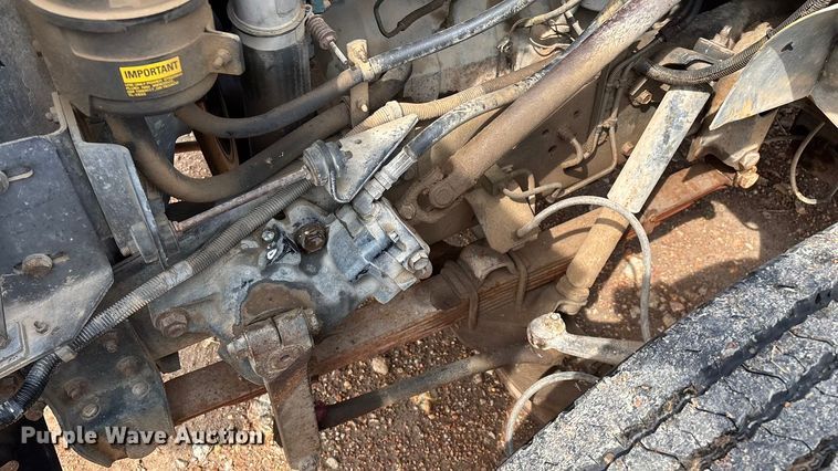 image for item FG0130 1994 International 4900 utility / service truck