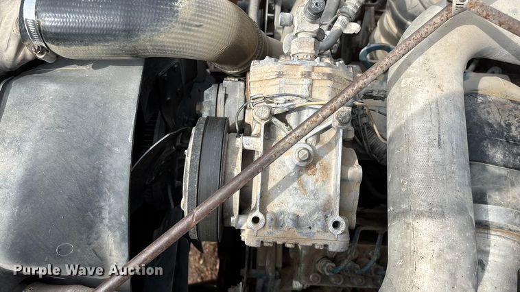 image for item FG0130 1994 International 4900 utility / service truck