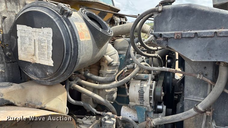 image for item FG0130 1994 International 4900 utility / service truck