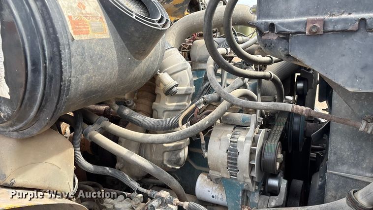 image for item FG0130 1994 International 4900 utility / service truck