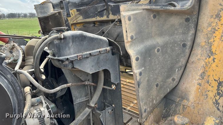 image for item FG0130 1994 International 4900 utility / service truck