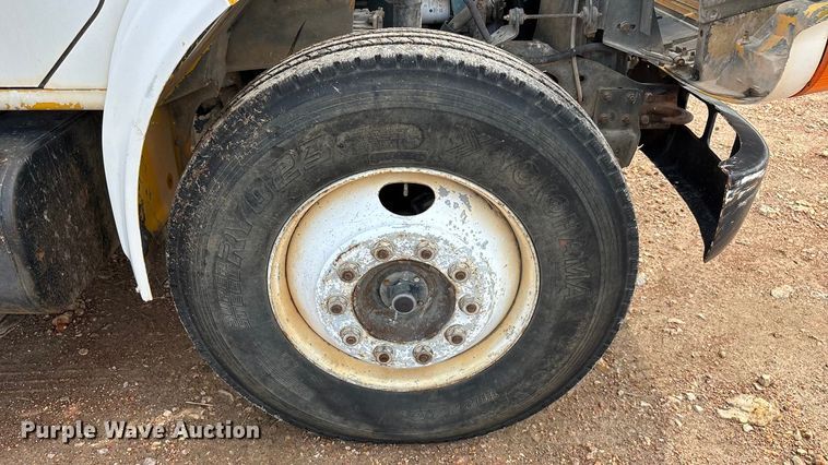 image for item FG0130 1994 International 4900 utility / service truck