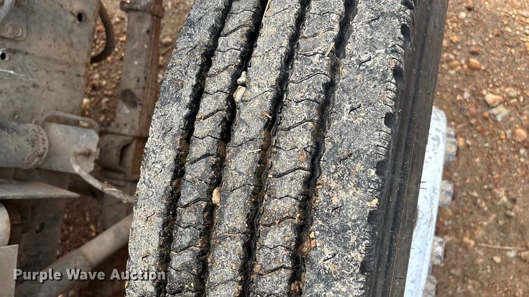 image for item FG0130 1994 International 4900 utility / service truck