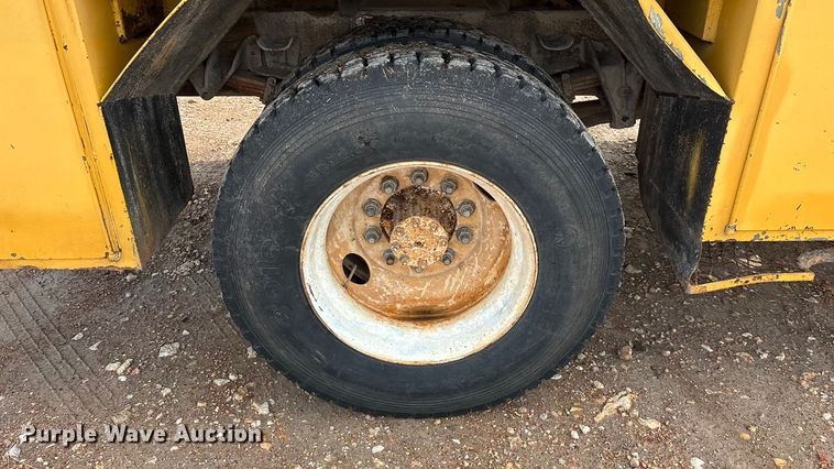 image for item FG0130 1994 International 4900 utility / service truck