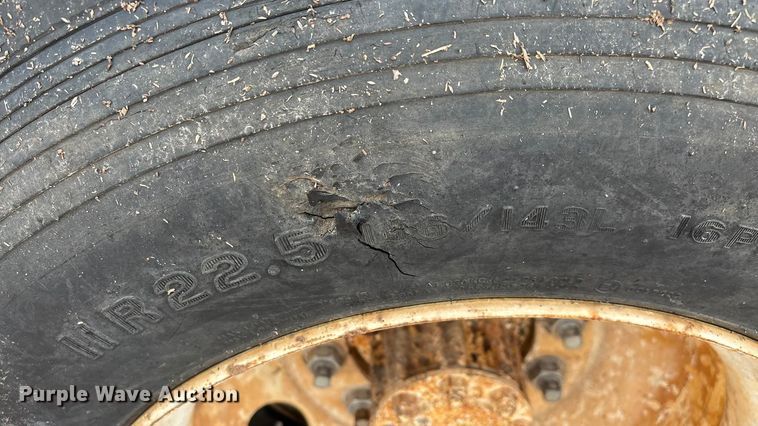 image for item FG0130 1994 International 4900 utility / service truck