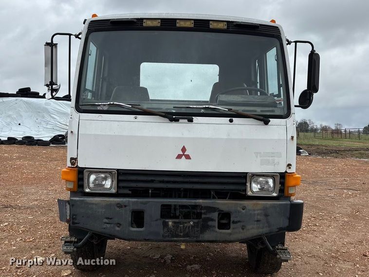 image for item FG0134 1990 Mitsubishi FM555 truck cab and chassis