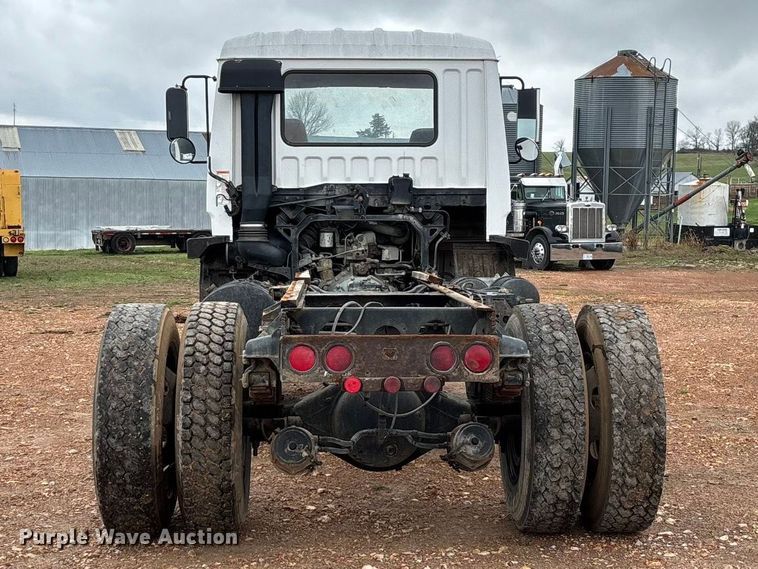 image for item FG0134 1990 Mitsubishi FM555 truck cab and chassis