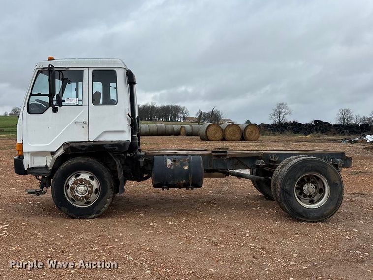 image for item FG0134 1990 Mitsubishi FM555 truck cab and chassis