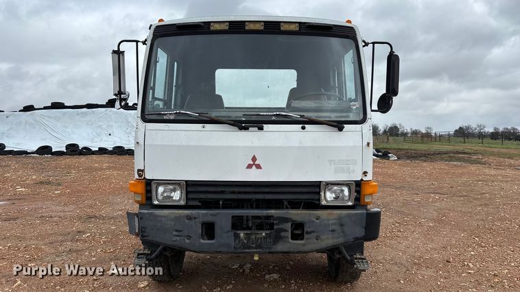 image for item FG0134 1990 Mitsubishi FM555 truck cab and chassis