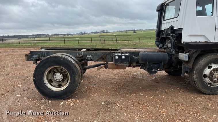 image for item FG0134 1990 Mitsubishi FM555 truck cab and chassis