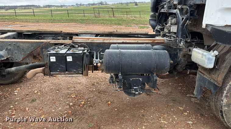 image for item FG0134 1990 Mitsubishi FM555 truck cab and chassis