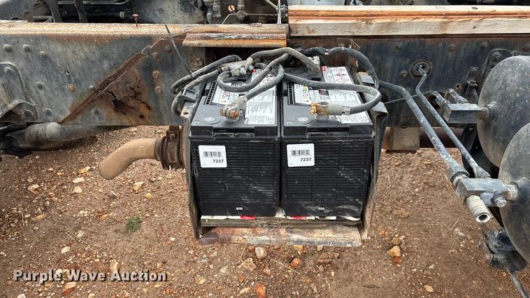 image for item FG0134 1990 Mitsubishi FM555 truck cab and chassis