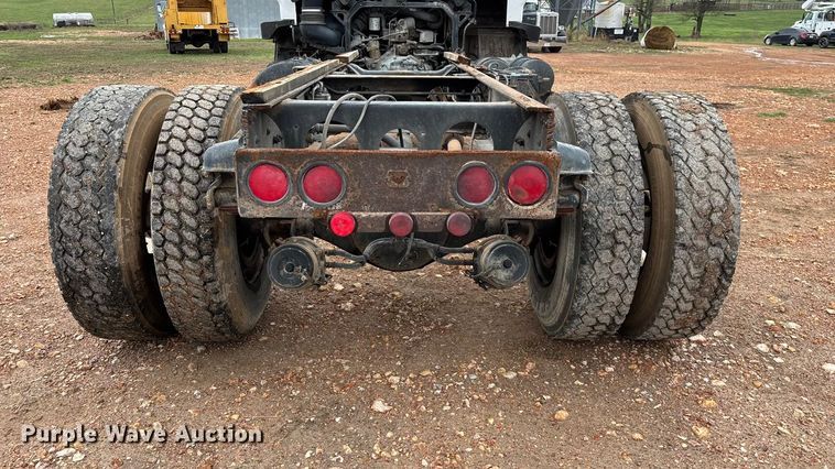 image for item FG0134 1990 Mitsubishi FM555 truck cab and chassis