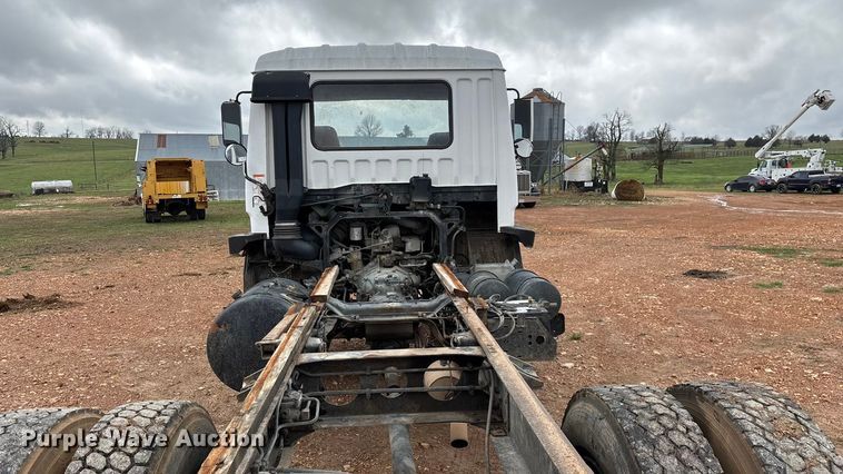 image for item FG0134 1990 Mitsubishi FM555 truck cab and chassis