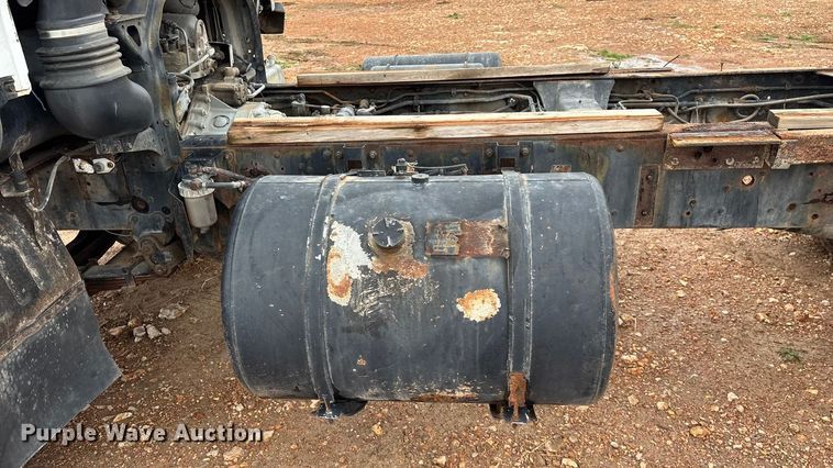 image for item FG0134 1990 Mitsubishi FM555 truck cab and chassis