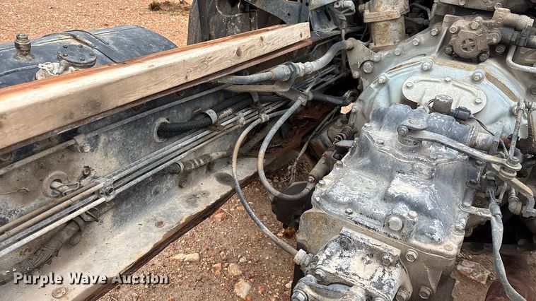 image for item FG0134 1990 Mitsubishi FM555 truck cab and chassis