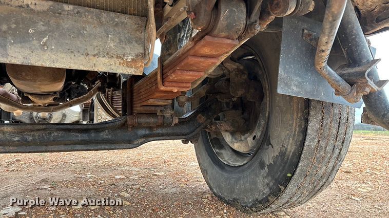 image for item FG0134 1990 Mitsubishi FM555 truck cab and chassis