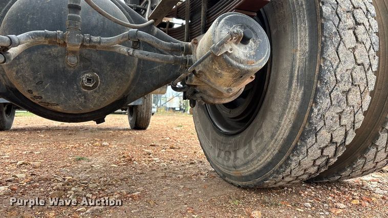 image for item FG0134 1990 Mitsubishi FM555 truck cab and chassis