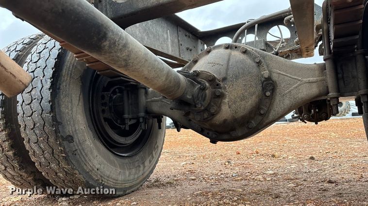 image for item FG0134 1990 Mitsubishi FM555 truck cab and chassis