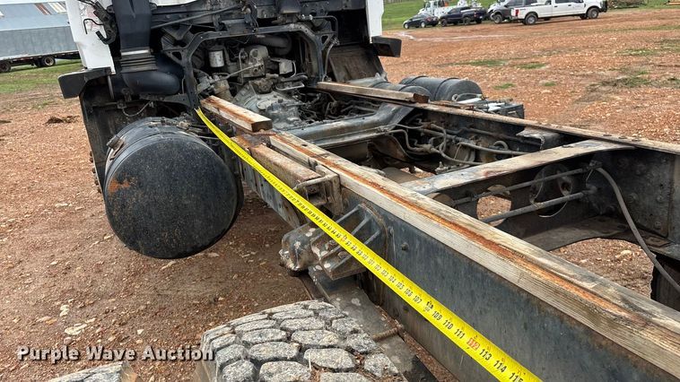 image for item FG0134 1990 Mitsubishi FM555 truck cab and chassis