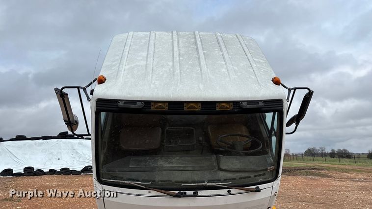 image for item FG0134 1990 Mitsubishi FM555 truck cab and chassis