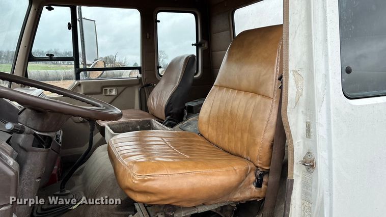 image for item FG0134 1990 Mitsubishi FM555 truck cab and chassis