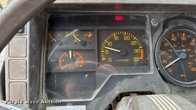 image for item FG0134 1990 Mitsubishi FM555 truck cab and chassis