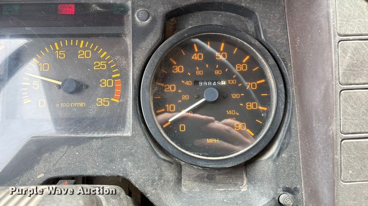 image for item FG0134 1990 Mitsubishi FM555 truck cab and chassis