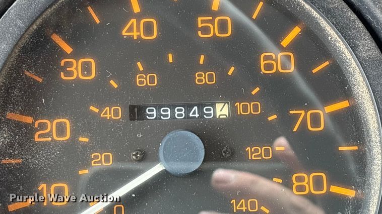 image for item FG0134 1990 Mitsubishi FM555 truck cab and chassis